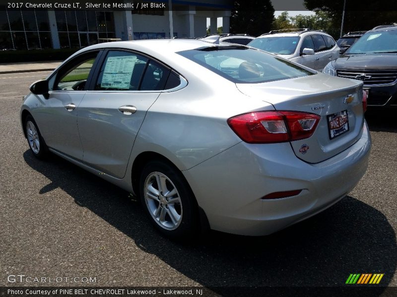 Silver Ice Metallic / Jet Black 2017 Chevrolet Cruze LT