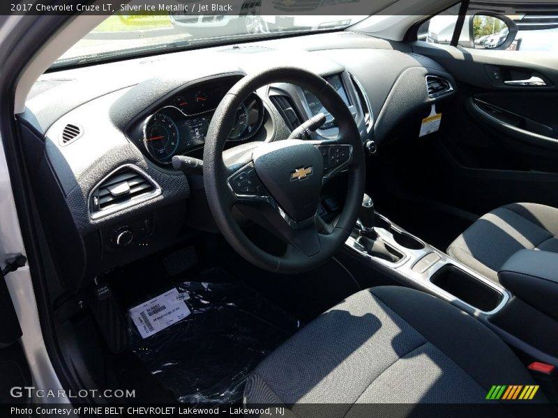 Silver Ice Metallic / Jet Black 2017 Chevrolet Cruze LT