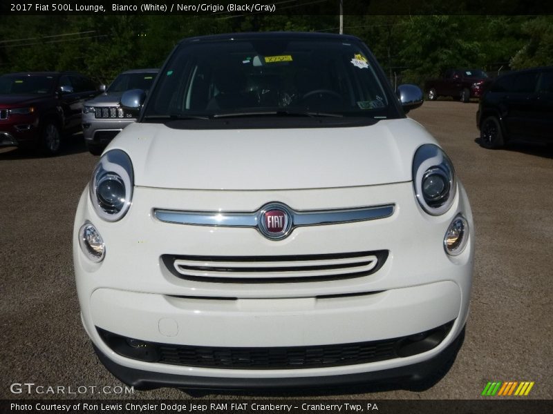 Bianco (White) / Nero/Grigio (Black/Gray) 2017 Fiat 500L Lounge