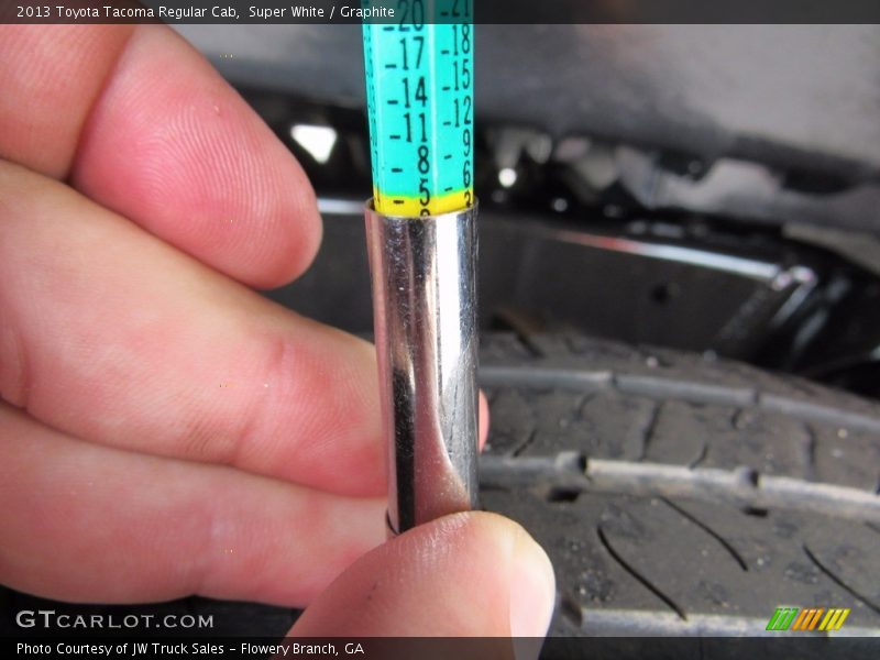Super White / Graphite 2013 Toyota Tacoma Regular Cab
