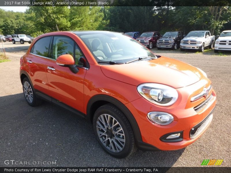Front 3/4 View of 2017 500X Lounge AWD