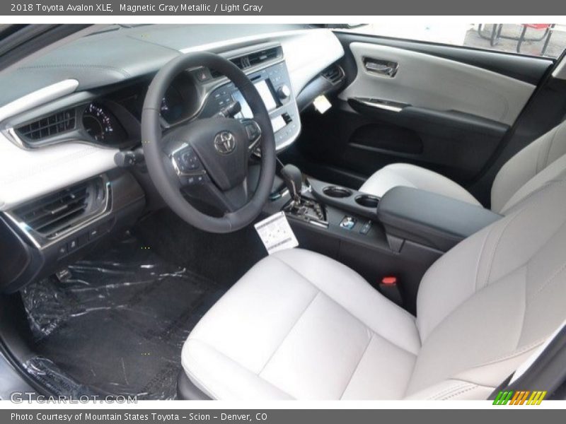 Magnetic Gray Metallic / Light Gray 2018 Toyota Avalon XLE