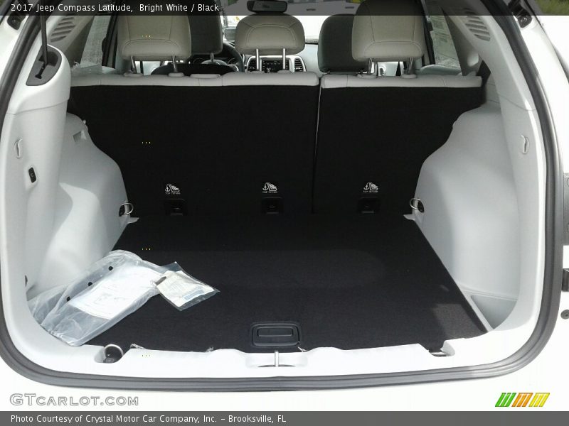 Bright White / Black 2017 Jeep Compass Latitude