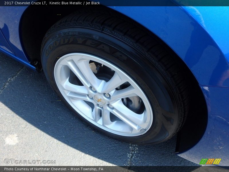 Kinetic Blue Metallic / Jet Black 2017 Chevrolet Cruze LT