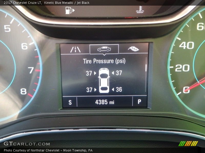 Kinetic Blue Metallic / Jet Black 2017 Chevrolet Cruze LT