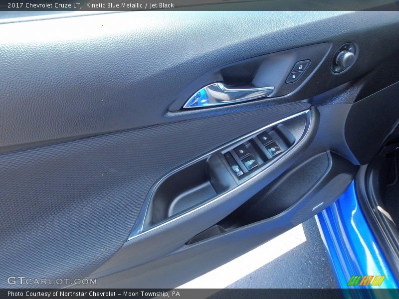 Kinetic Blue Metallic / Jet Black 2017 Chevrolet Cruze LT