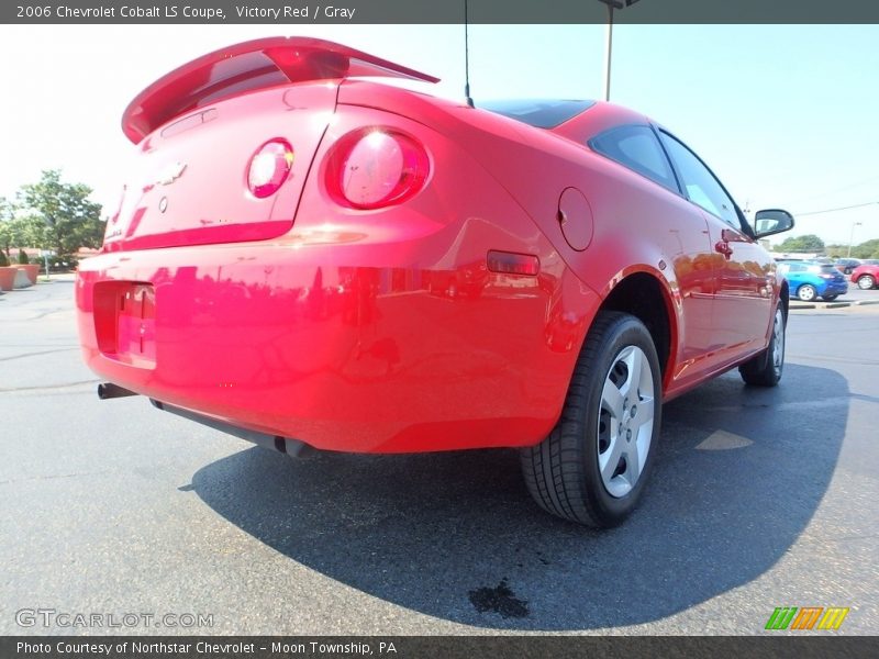 Victory Red / Gray 2006 Chevrolet Cobalt LS Coupe