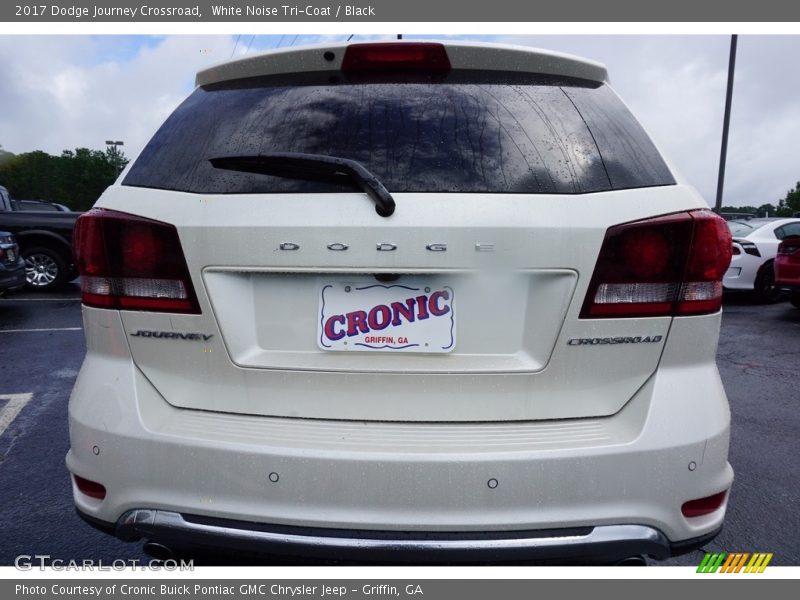 White Noise Tri-Coat / Black 2017 Dodge Journey Crossroad