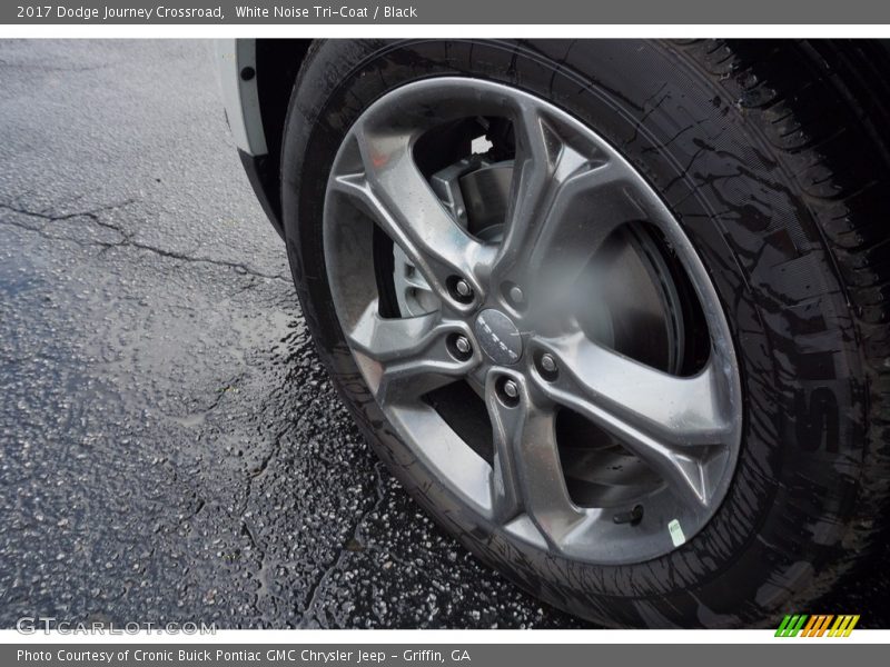 White Noise Tri-Coat / Black 2017 Dodge Journey Crossroad