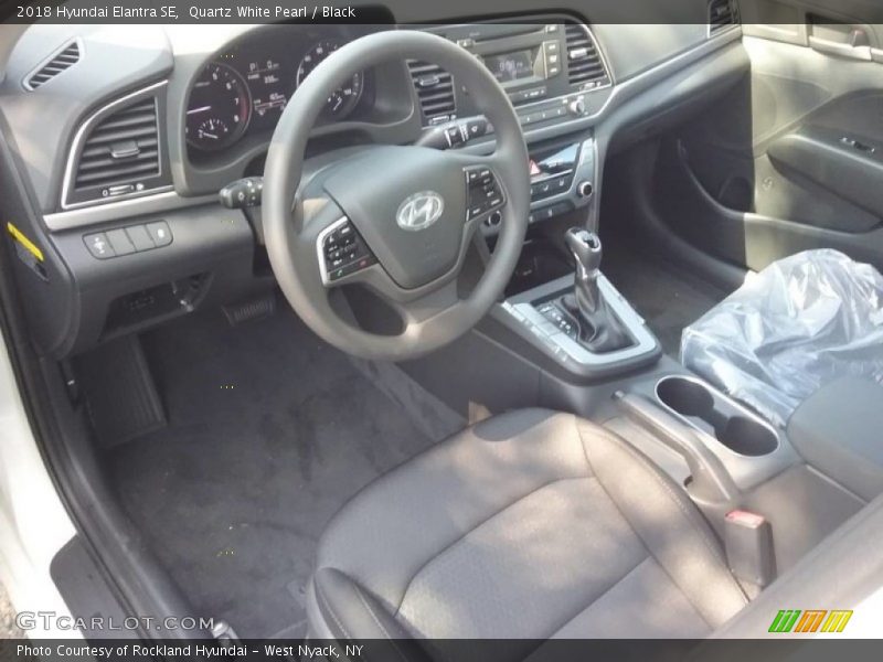 Quartz White Pearl / Black 2018 Hyundai Elantra SE