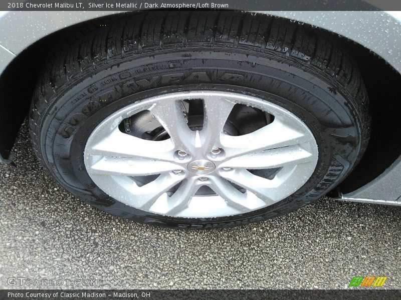 Silver Ice Metallic / Dark Atmosphere/Loft Brown 2018 Chevrolet Malibu LT