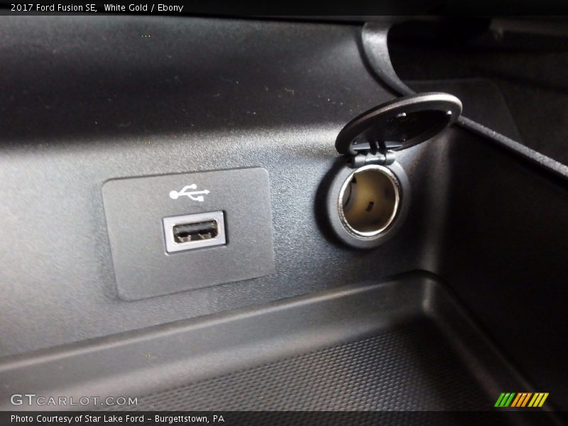White Gold / Ebony 2017 Ford Fusion SE
