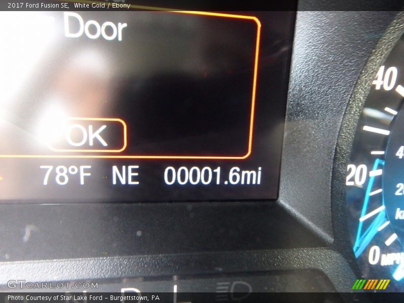 White Gold / Ebony 2017 Ford Fusion SE