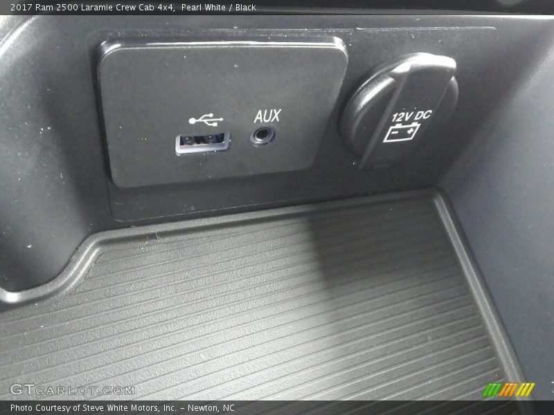 Pearl White / Black 2017 Ram 2500 Laramie Crew Cab 4x4