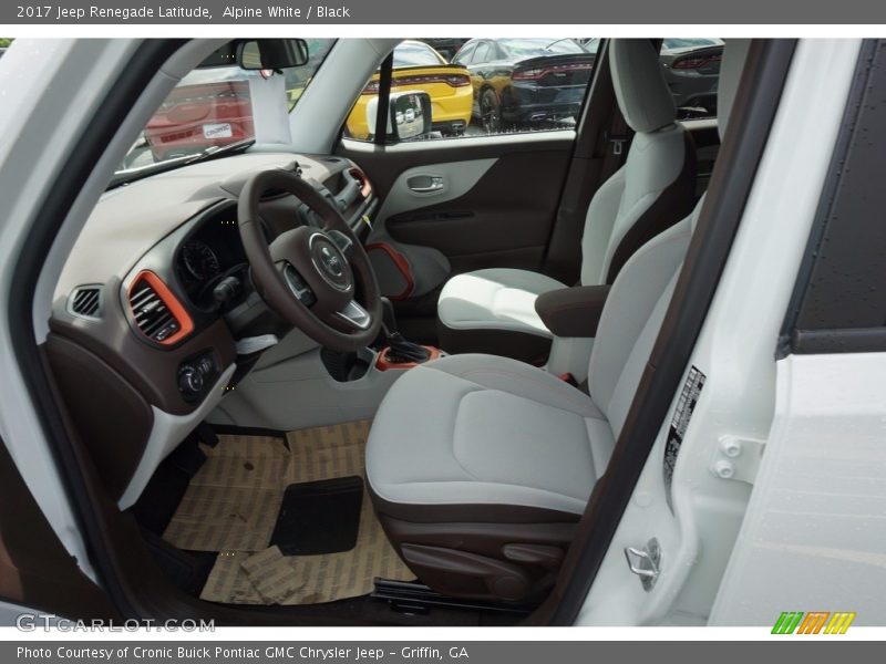 Alpine White / Black 2017 Jeep Renegade Latitude