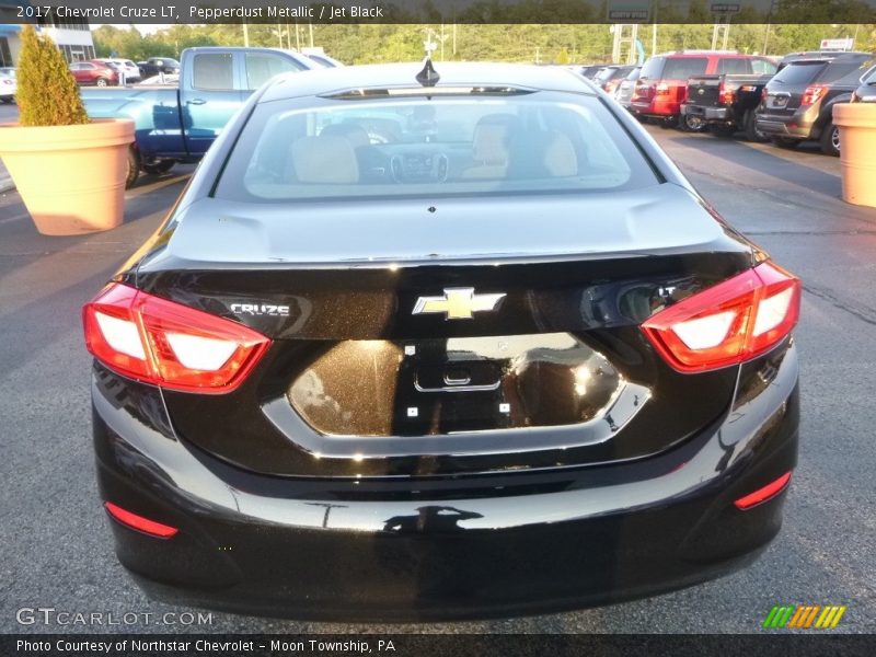 Pepperdust Metallic / Jet Black 2017 Chevrolet Cruze LT