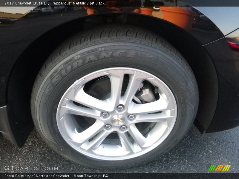 Pepperdust Metallic / Jet Black 2017 Chevrolet Cruze LT