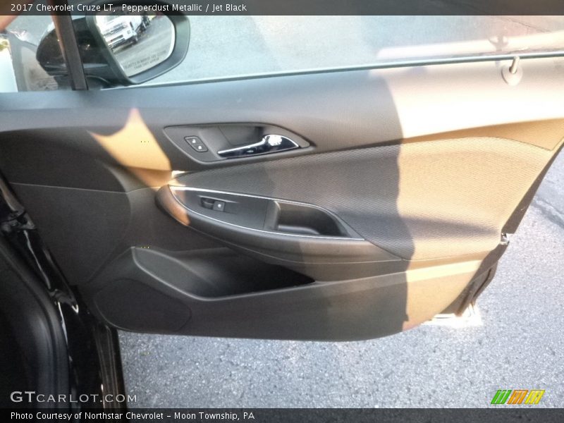 Pepperdust Metallic / Jet Black 2017 Chevrolet Cruze LT