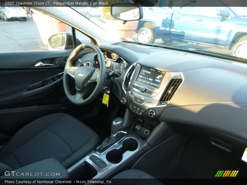 Pepperdust Metallic / Jet Black 2017 Chevrolet Cruze LT