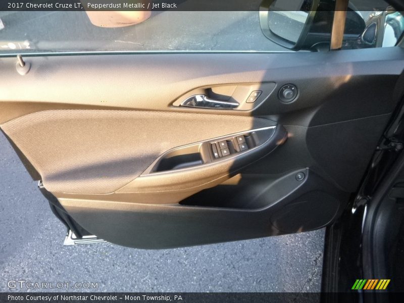 Pepperdust Metallic / Jet Black 2017 Chevrolet Cruze LT