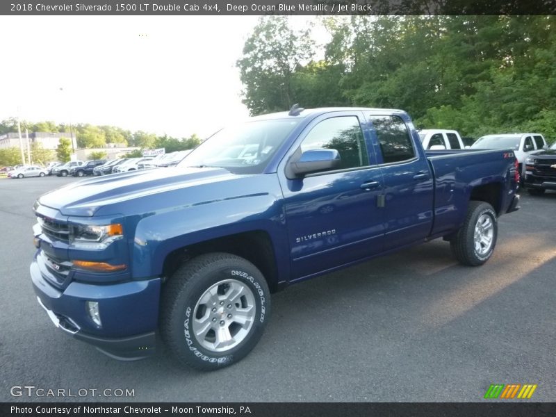 Front 3/4 View of 2018 Silverado 1500 LT Double Cab 4x4