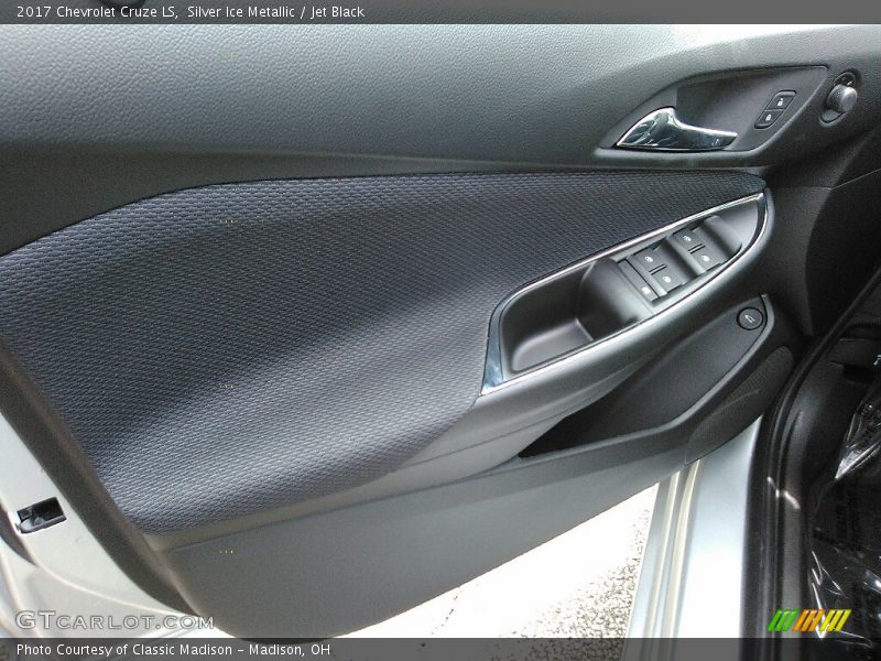 Silver Ice Metallic / Jet Black 2017 Chevrolet Cruze LS