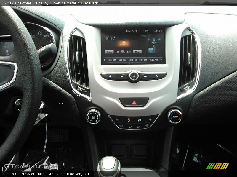 Silver Ice Metallic / Jet Black 2017 Chevrolet Cruze LS