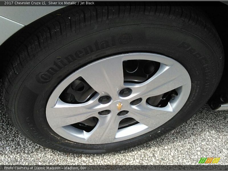 Silver Ice Metallic / Jet Black 2017 Chevrolet Cruze LS