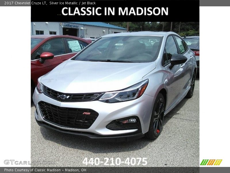 Silver Ice Metallic / Jet Black 2017 Chevrolet Cruze LT