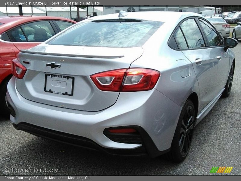 Silver Ice Metallic / Jet Black 2017 Chevrolet Cruze LT