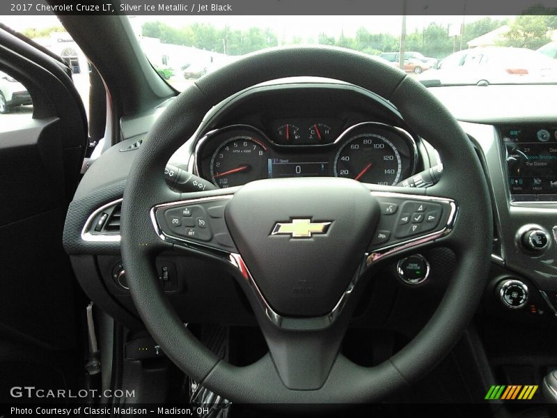 Silver Ice Metallic / Jet Black 2017 Chevrolet Cruze LT