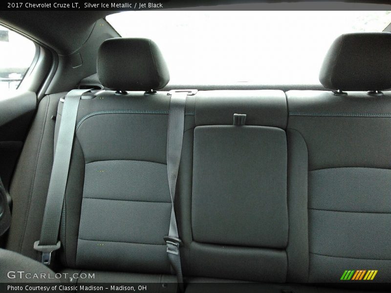 Silver Ice Metallic / Jet Black 2017 Chevrolet Cruze LT