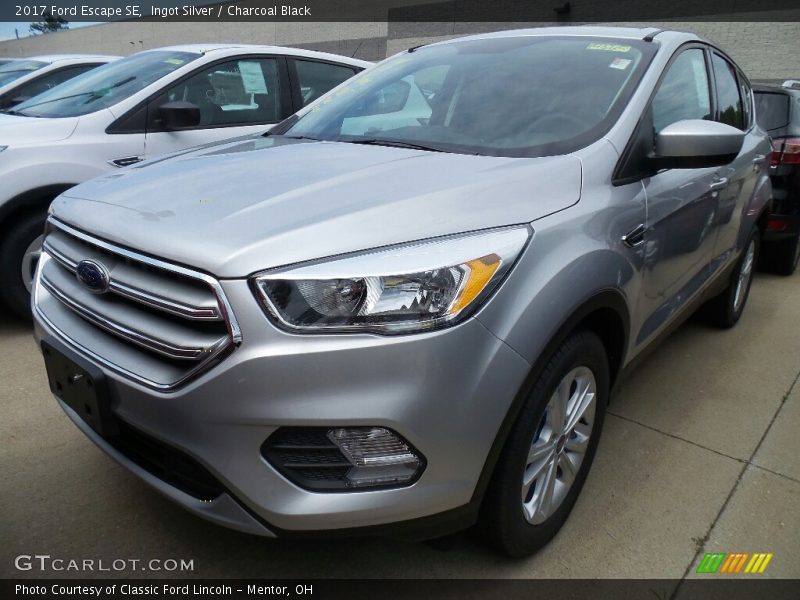 Ingot Silver / Charcoal Black 2017 Ford Escape SE