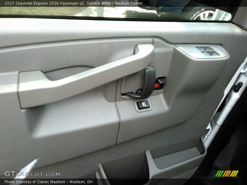 Summit White / Medium Pewter 2017 Chevrolet Express 2500 Passenger LS