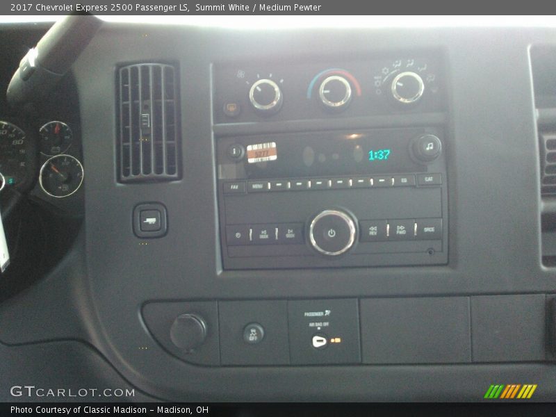 Summit White / Medium Pewter 2017 Chevrolet Express 2500 Passenger LS