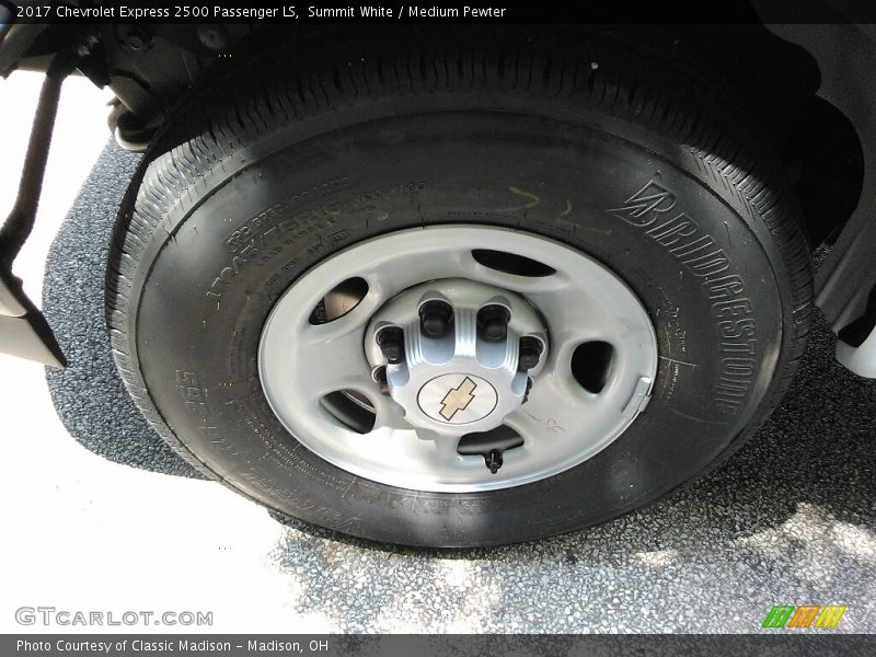 Summit White / Medium Pewter 2017 Chevrolet Express 2500 Passenger LS