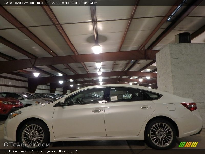 Blizzard White Pearl / Light Gray 2018 Toyota Avalon Limited