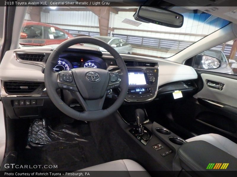 Celestial Silver Metallic / Light Gray 2018 Toyota Avalon XLE