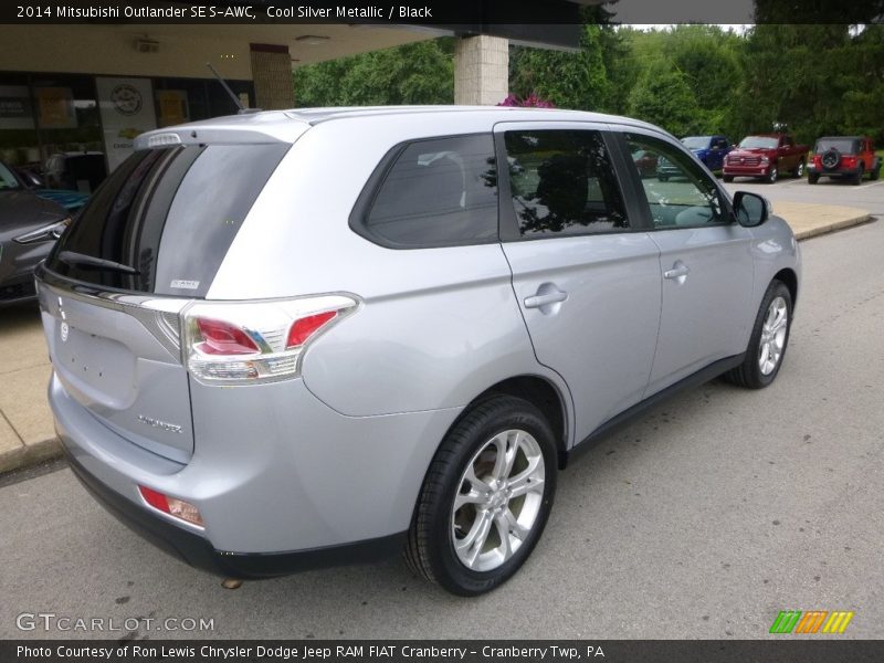 Cool Silver Metallic / Black 2014 Mitsubishi Outlander SE S-AWC