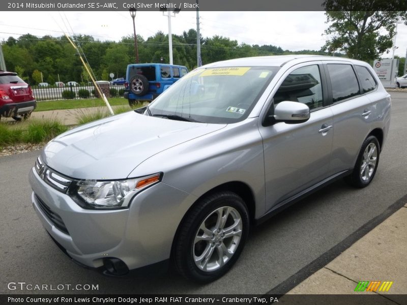 Cool Silver Metallic / Black 2014 Mitsubishi Outlander SE S-AWC