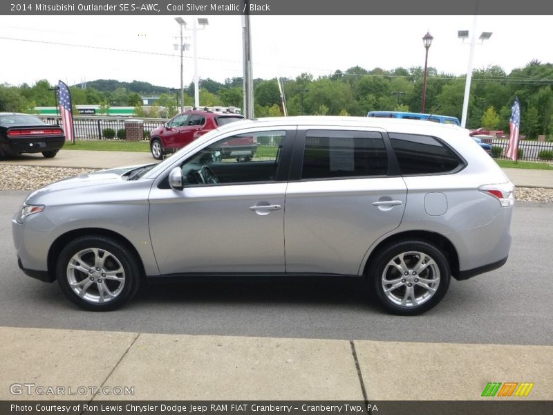 Cool Silver Metallic / Black 2014 Mitsubishi Outlander SE S-AWC