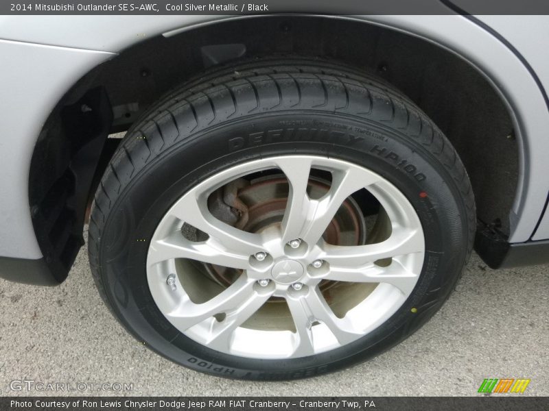 Cool Silver Metallic / Black 2014 Mitsubishi Outlander SE S-AWC