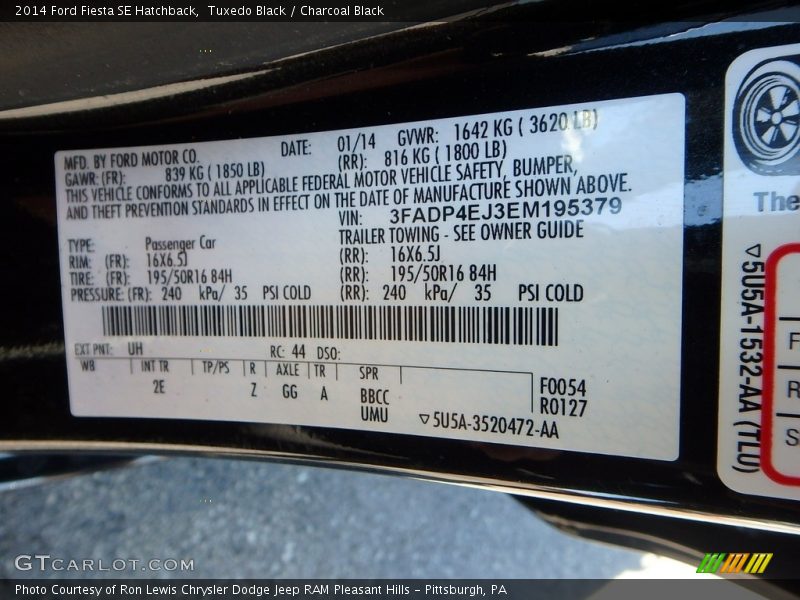 Tuxedo Black / Charcoal Black 2014 Ford Fiesta SE Hatchback