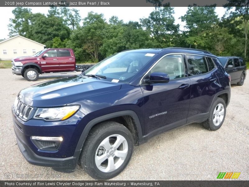 Front 3/4 View of 2018 Compass Latitude 4x4