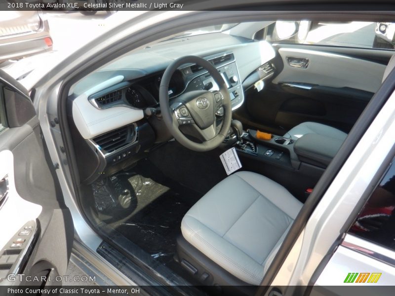 Celestial Silver Metallic / Light Gray 2018 Toyota Avalon XLE
