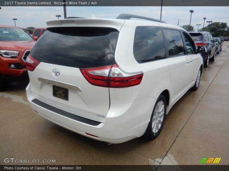 Blizzard White Pearl / Ash 2017 Toyota Sienna Limited