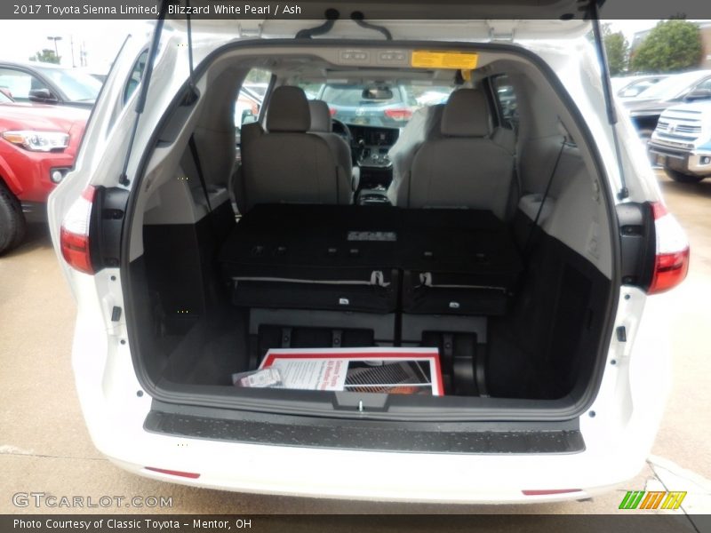 Blizzard White Pearl / Ash 2017 Toyota Sienna Limited