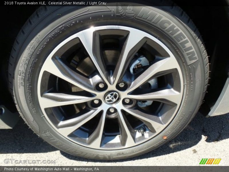 Celestial Silver Metallic / Light Gray 2018 Toyota Avalon XLE