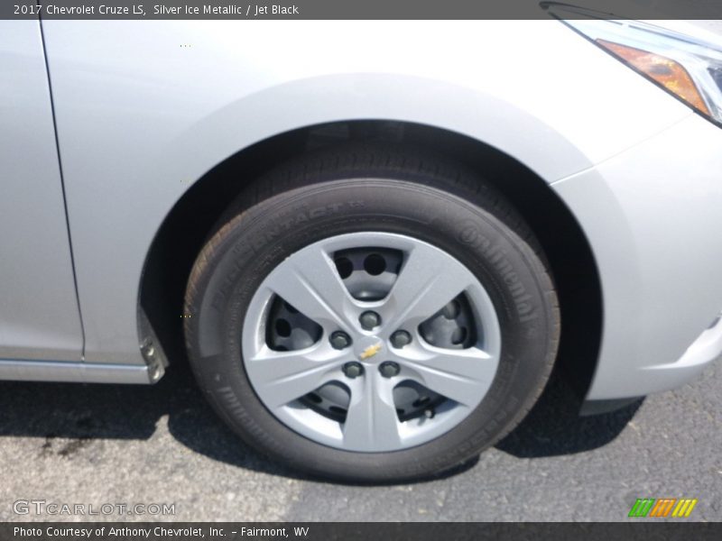 Silver Ice Metallic / Jet Black 2017 Chevrolet Cruze LS