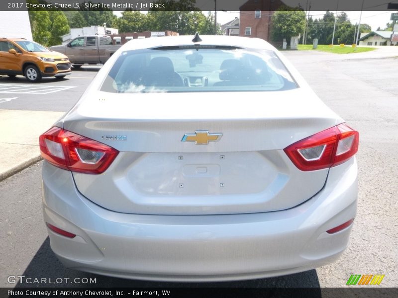 Silver Ice Metallic / Jet Black 2017 Chevrolet Cruze LS